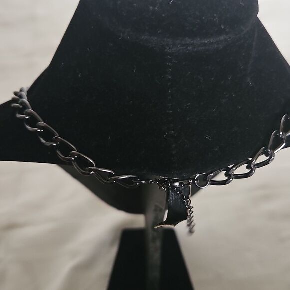 Elegant Burgundy and Black Statement Necklace - Picture 13 of 16